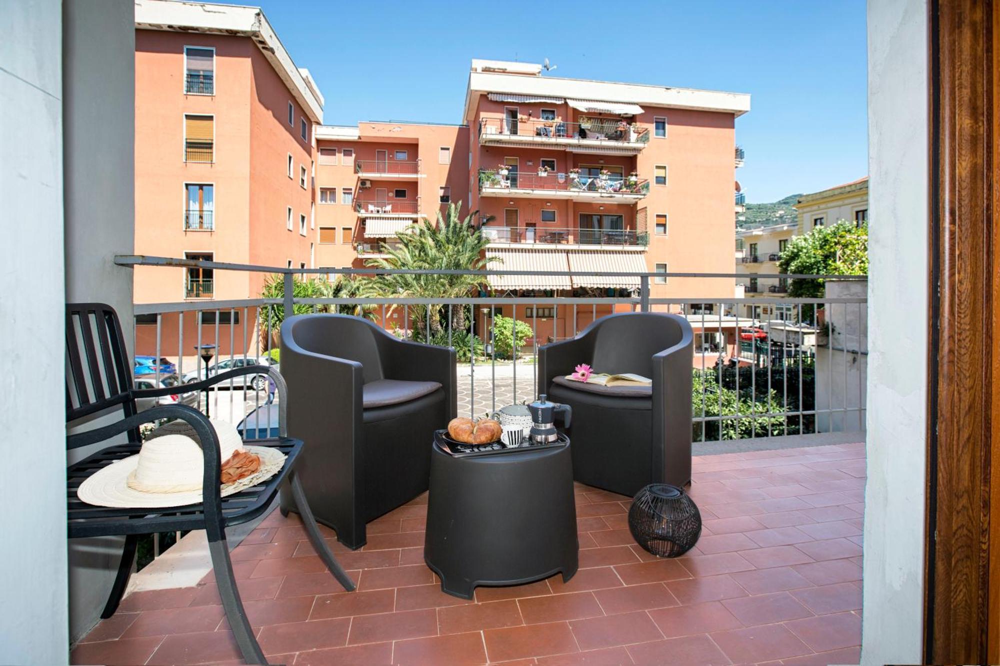 Live Apartment *